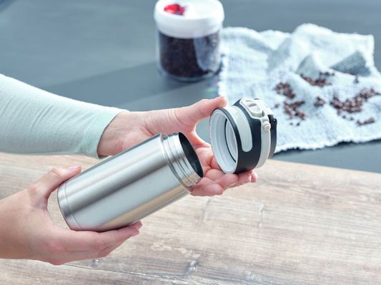 Leifheit Termoska se šikovným uzávěrem - stříbrná 350 ml