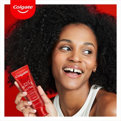 Colgate Max White Ultra Active Foam, bělicí zubní pasta 50 ml