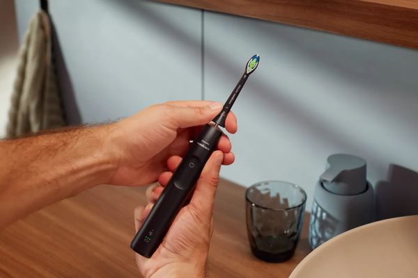 Philips Sonicare Elektrický zubní kartáček 5300 černý