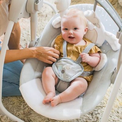 Ingenuity Houpačka s melodií Cuddle Lamb do 9 kg