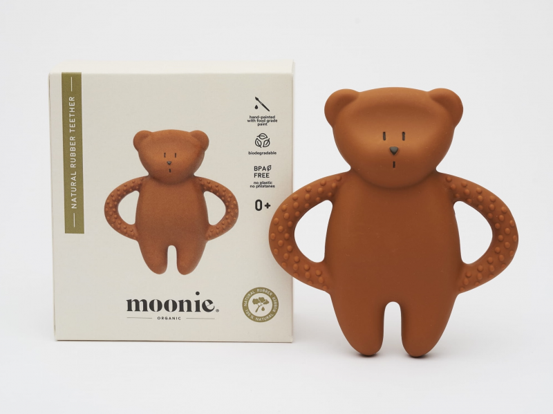 Moonie Kousátko přírodní kaučuk medvídek Caramel