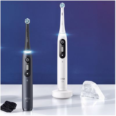 Oral-B iO 7 Bílý a černý elektrický zubní kartáček