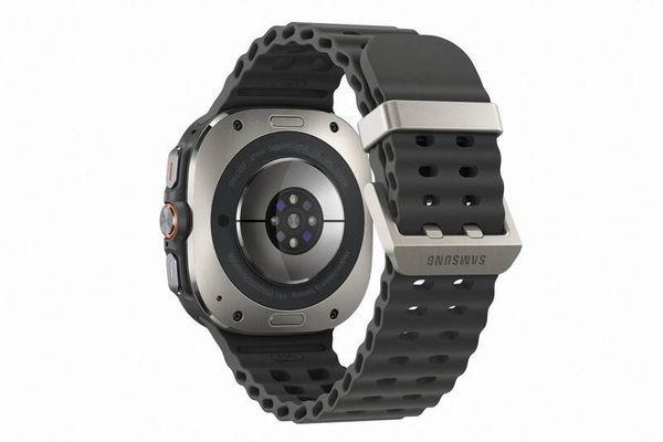 Samsung Galaxy Watch Ultra (2025) LTE stříbrný titan