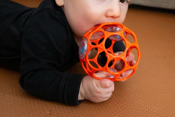 Oball Hračka RATTLE 10 cm orange 0m+