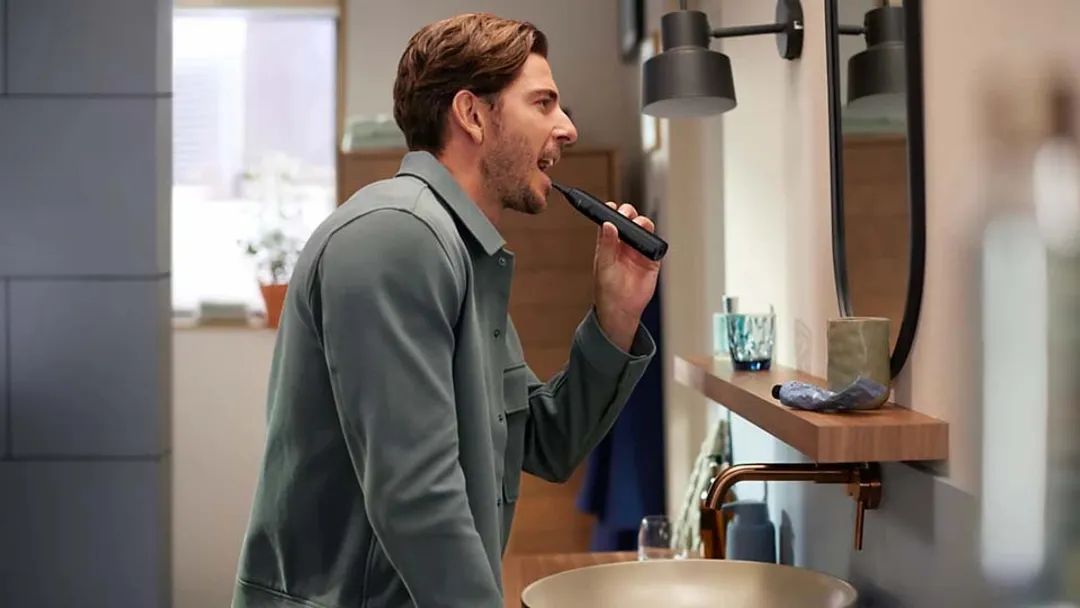 Philips Sonicare Sonický zubní kartáček 5300 HX7101/02 černý